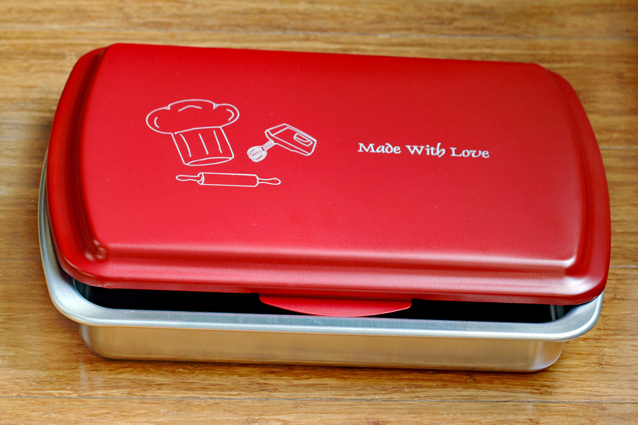 9x13 inch Aluminum Cake Pan with Lid–Cherry Red - Image 2